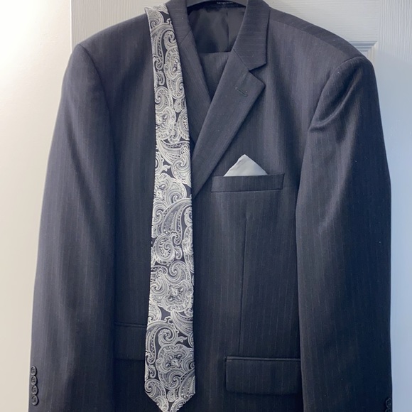 Moore’s suit - Picture 9 of 12